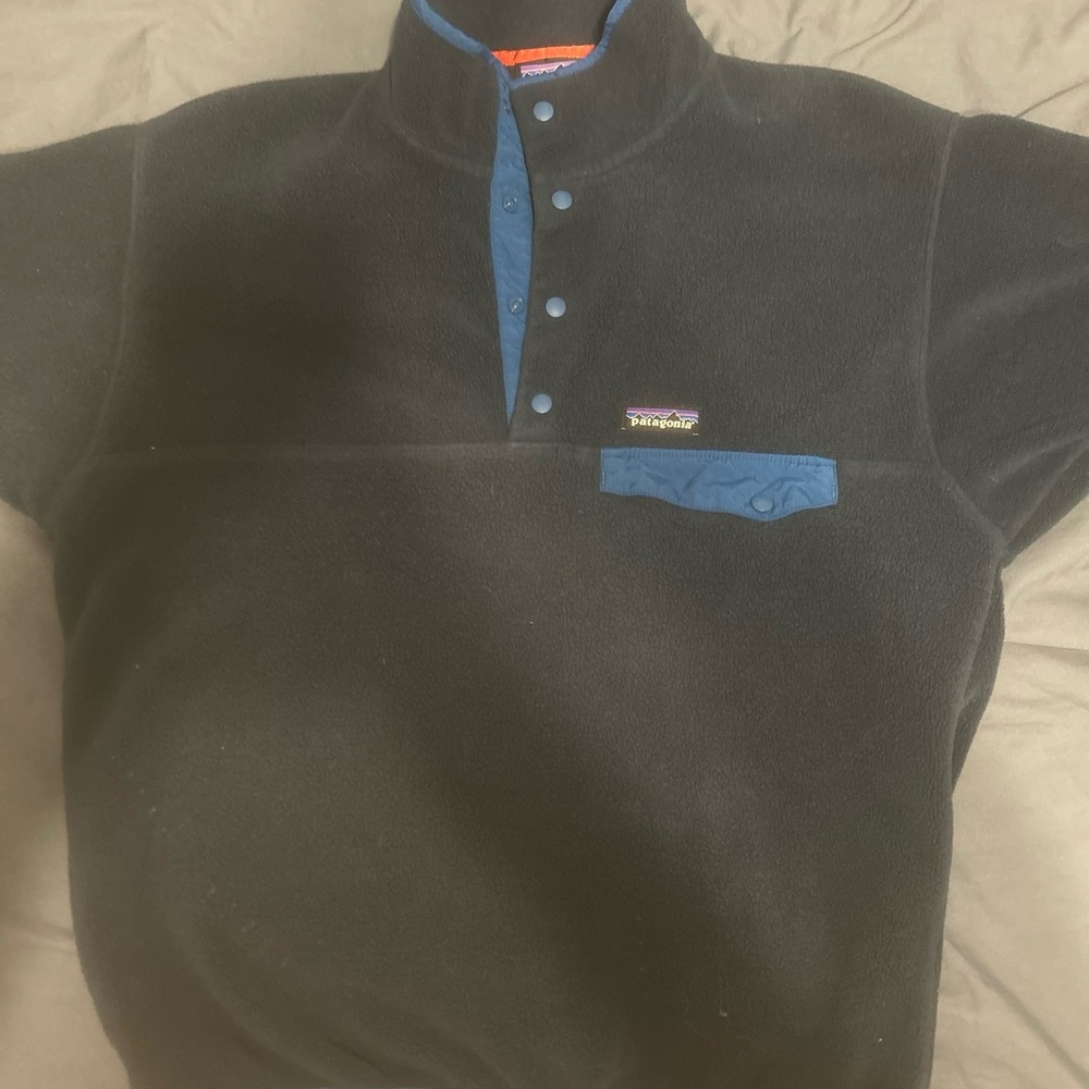 Patagonia Black and Blue Sweatshirt
